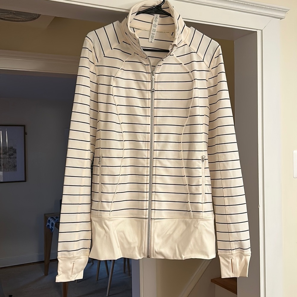 NEW WITH TAGS LuluLemon Nice Asana Jacket Size 12